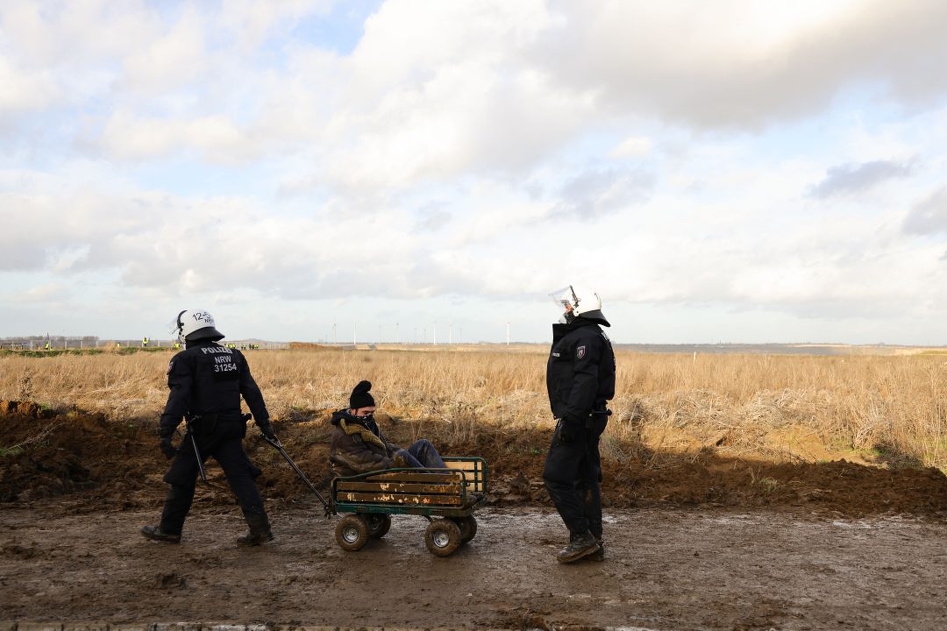 Police To Begin Eviction Of Luetzerath Activists At Garzweiler II Coal Mine