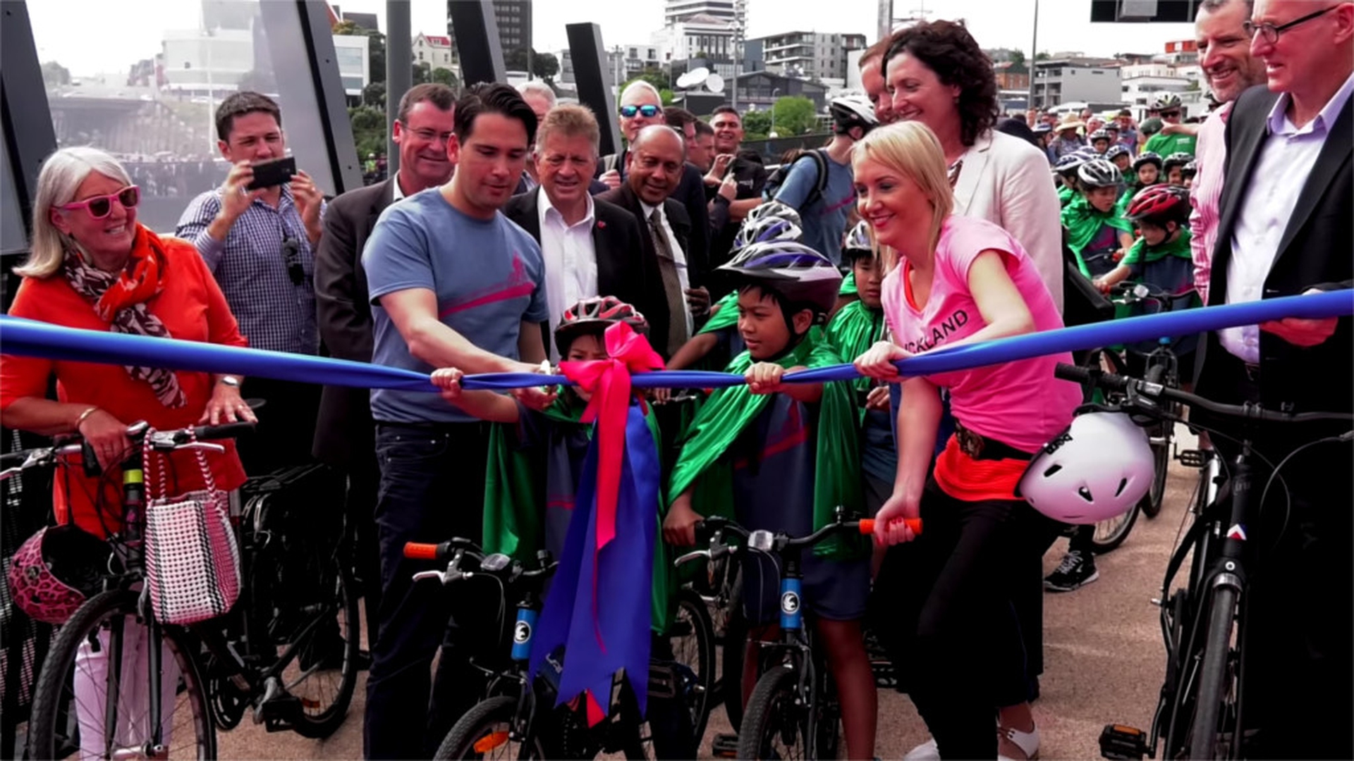 Auckland's pink cycling lane: the opening