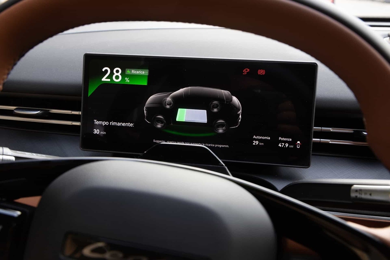 Lepas, L8, ibrida plug-in, test drive