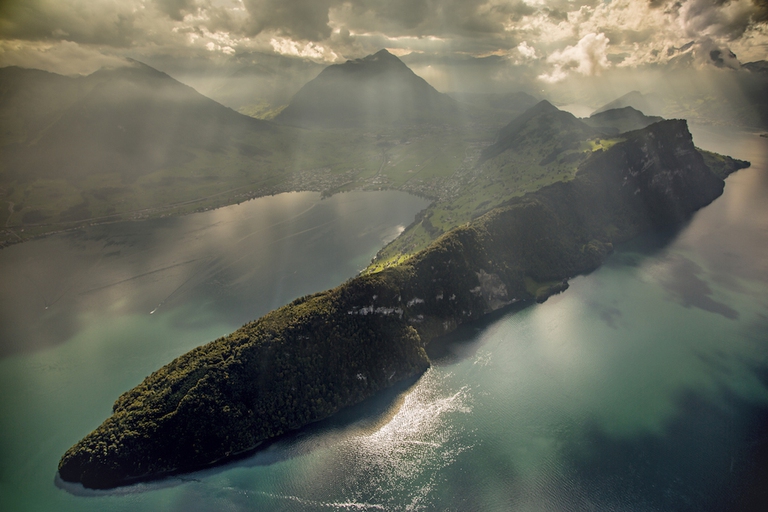 Sentiero roccioso e ascensore dell’Hammetschwand ©Svizzera Turismo