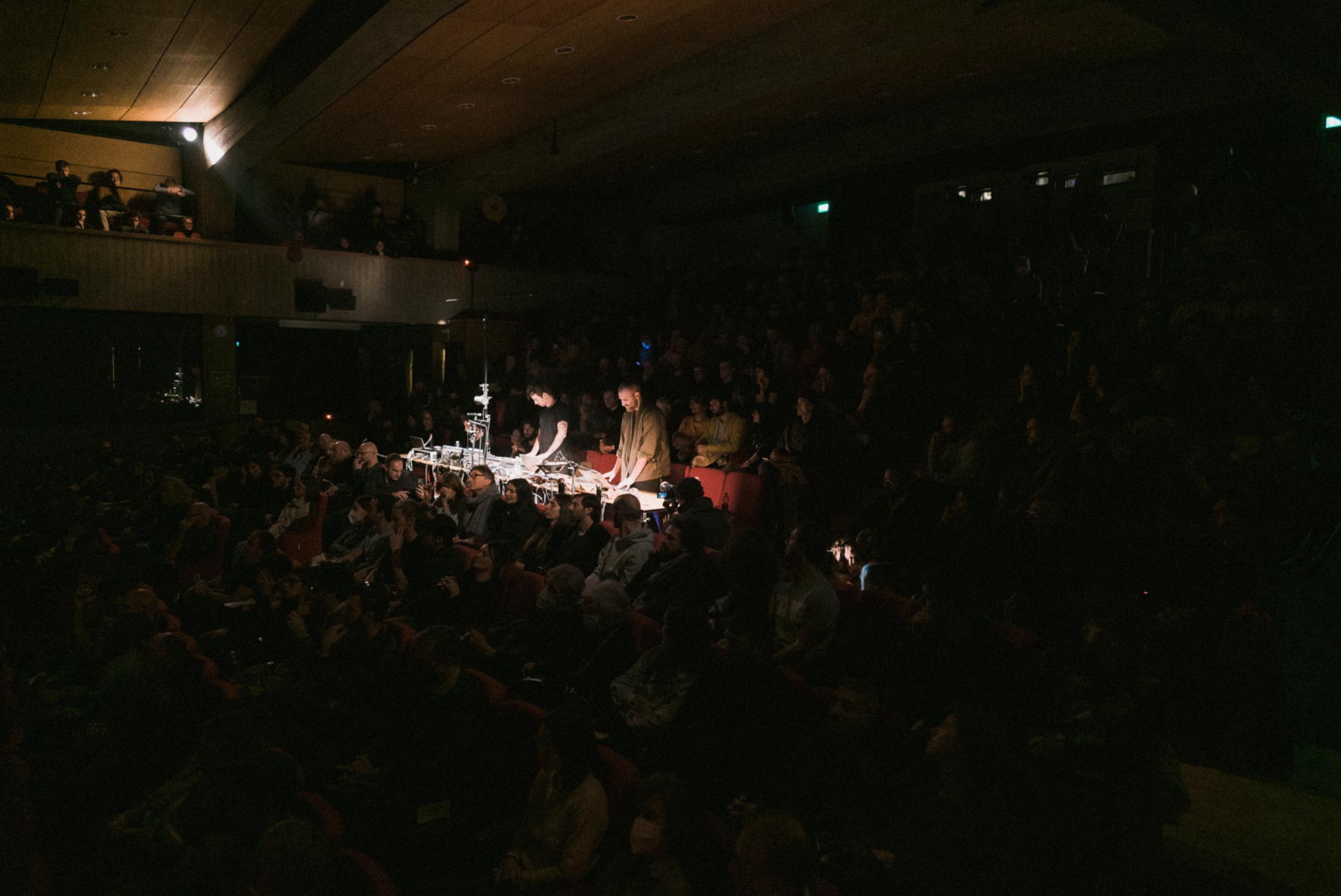 Ben Frost e Francesco Fabris live al San Fedele 4