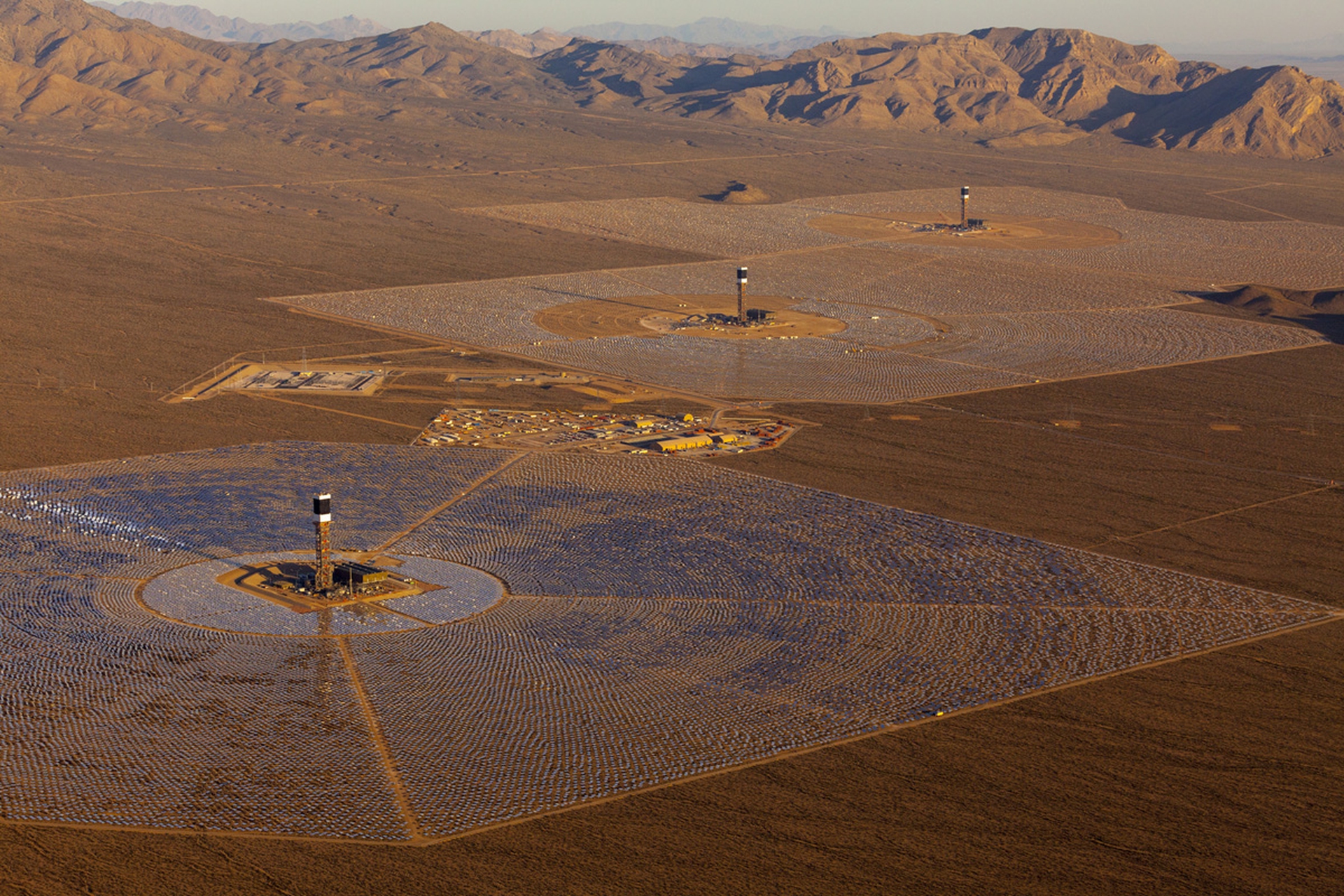 La più grande centrale solare a concentrazione è entrata in funzione