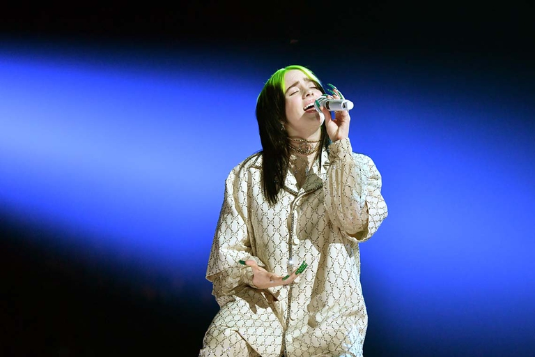 Billie Eilish live sul palco dei Grammy