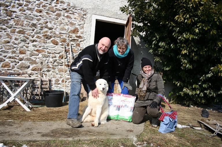 Consegna del mangime per cani Almo Nature