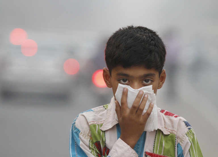 Nuova Delhi ricomincia a soffocare per l’inquinamento