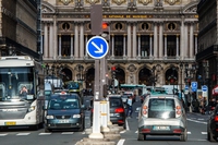 Pubblicità delle auto, la Francia impone di inserire messaggi contro l’inquinamento