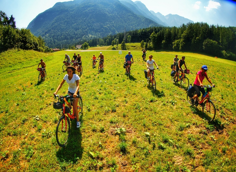 ciclisti prato Alto Adige