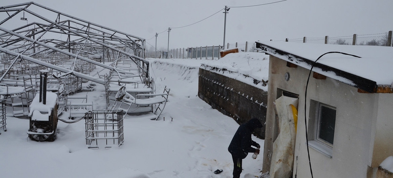 Neve e gelo minacciano la vita di centinaia di migranti in Bosnia