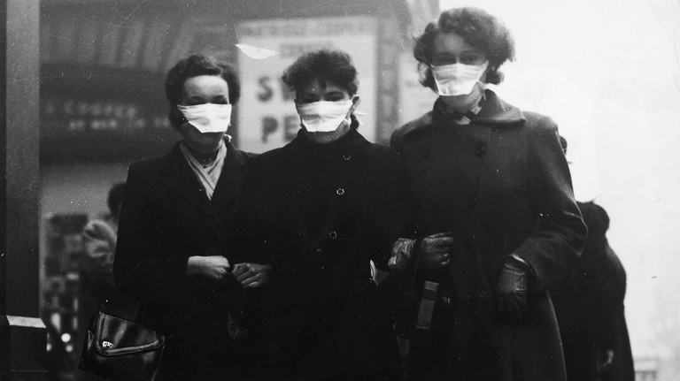 operaie con maschera antismog a Londra, 1953