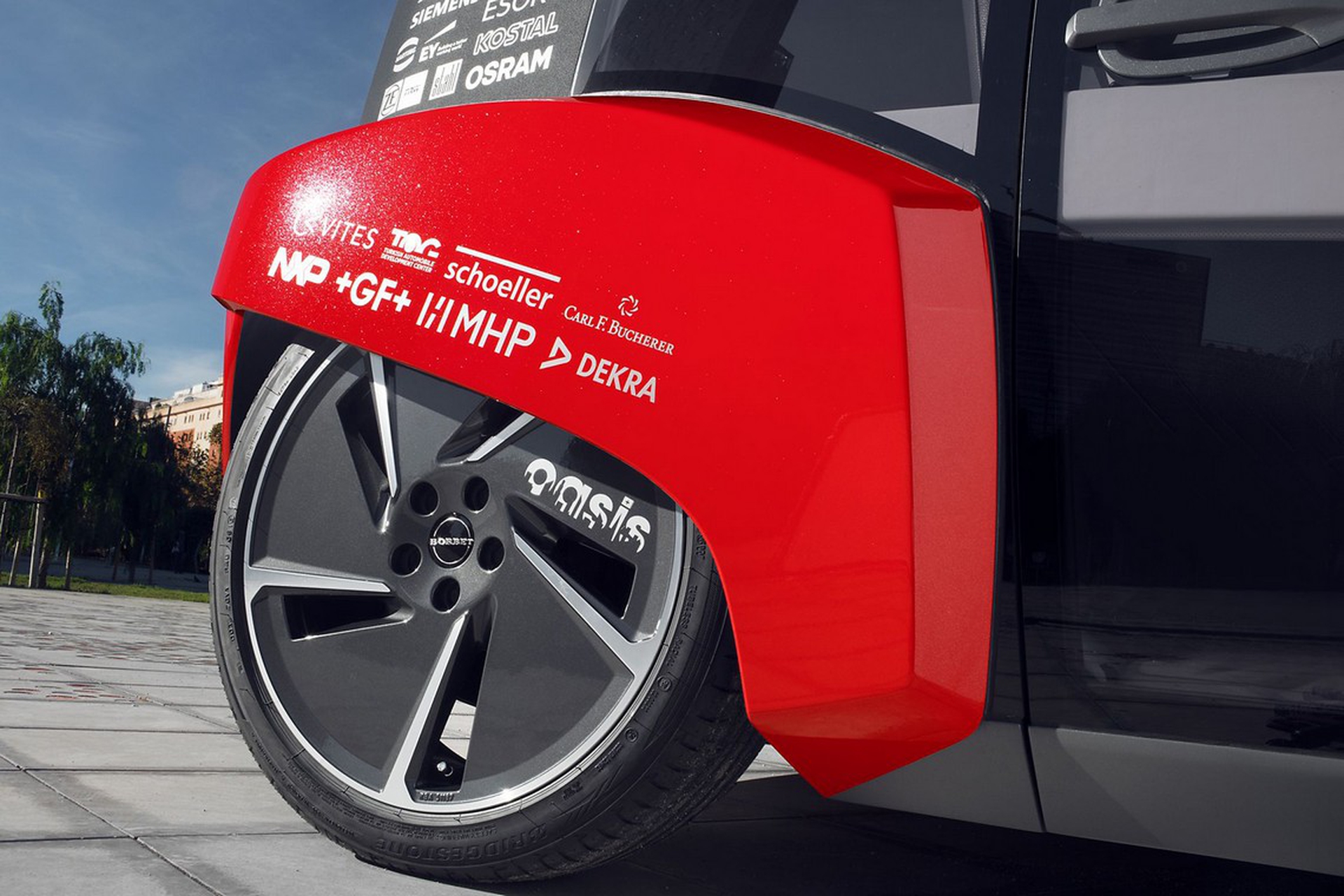 Rinspeed Oasis, la prima auto elettrica, autonoma e con il giardino a bordo