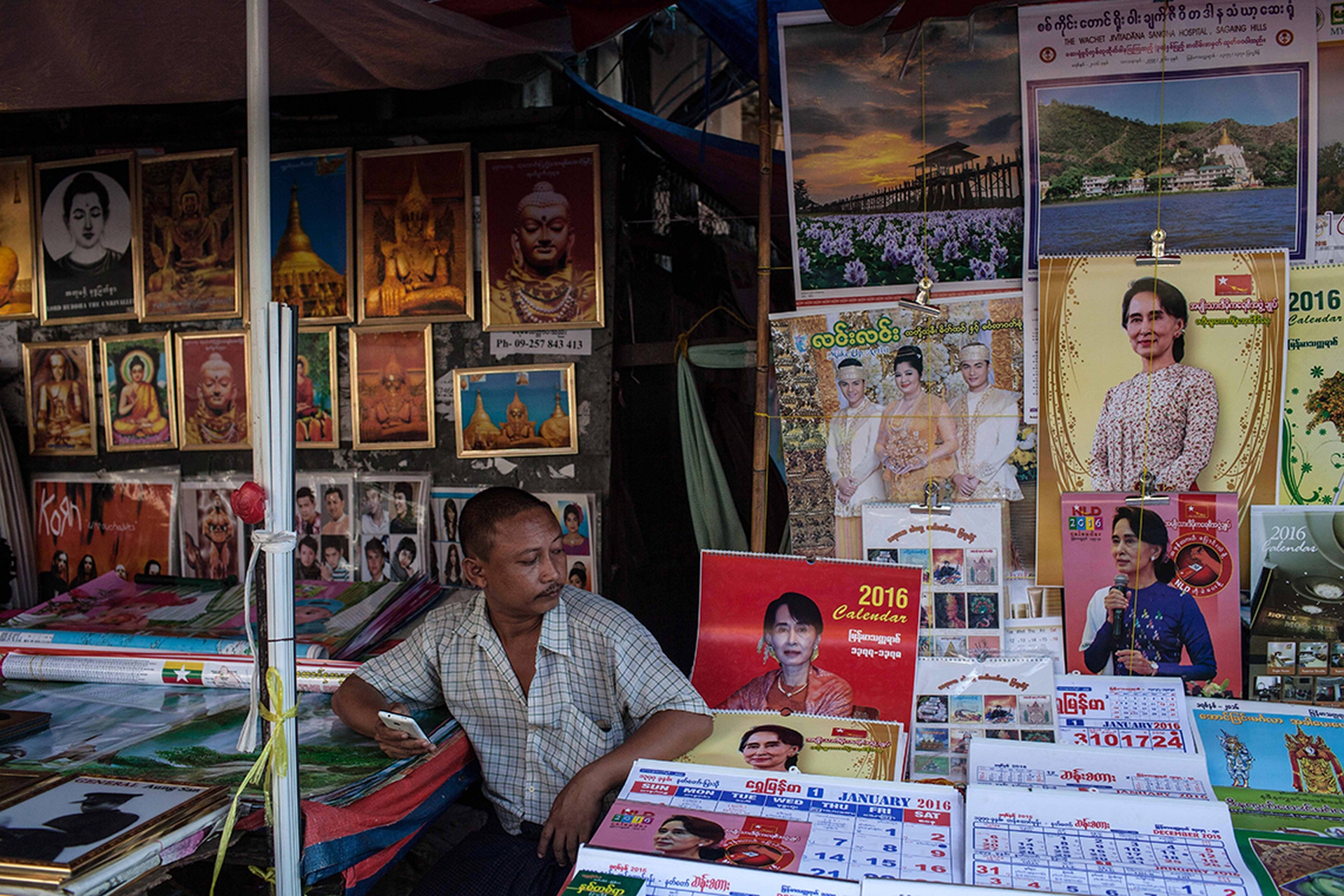 2015 Myanmar elections. Aung San Suu Kyi's party wins absolute majority