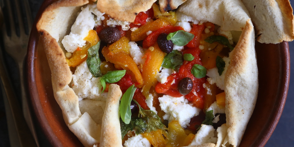 Carasau gratinato con peperoni arrostiti e ricotta