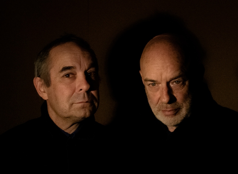 Roger e Brian Eno ritratti da Cecily Eno