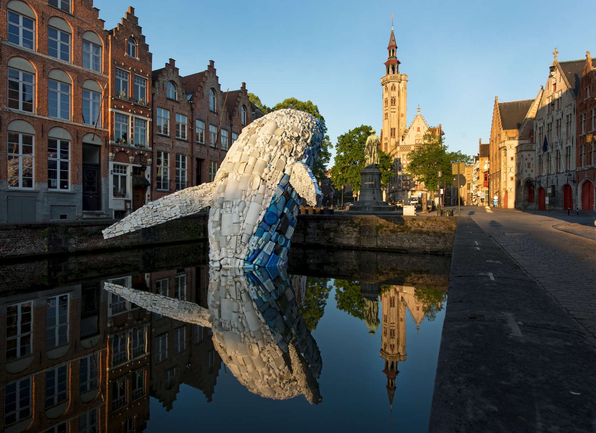La balena di STUDIOKCA a Bruges_1