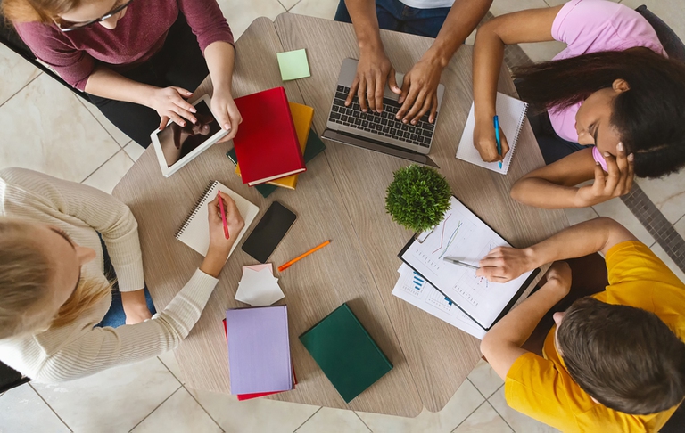 Con le mappe concettuali di Algor Maps, studiare diventa più semplice. Anche per gli studenti con Dsa 2 studenti con una diagnosi di Dsa