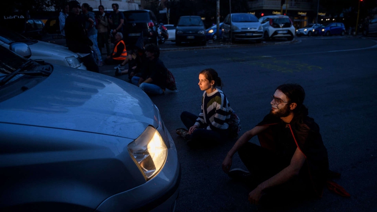 Il blocco stradale sta per diventare un reato punibile con il carcere fino a 2 anni