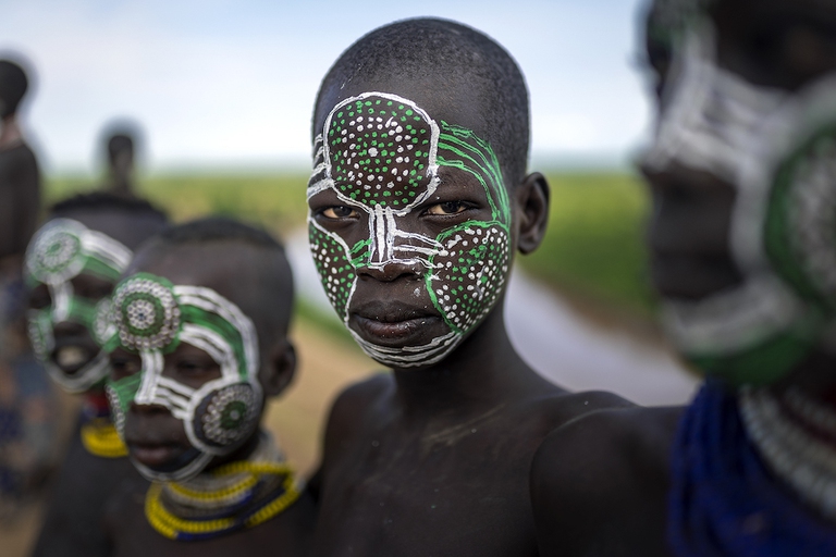 lower omo valley, ethiopia, tribes, reportage, kara, face painting
