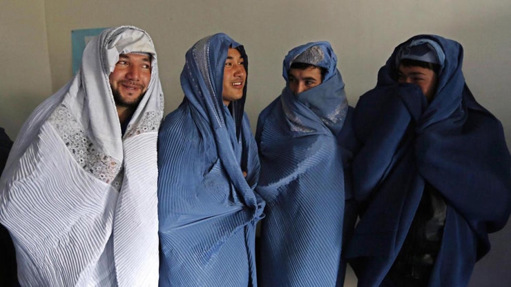 Afghanistan, men in burqas to celebrate International Women's Day ...
