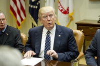 Donald Trump cancella il Clean power plan: “Basta fare guerra al carbone”