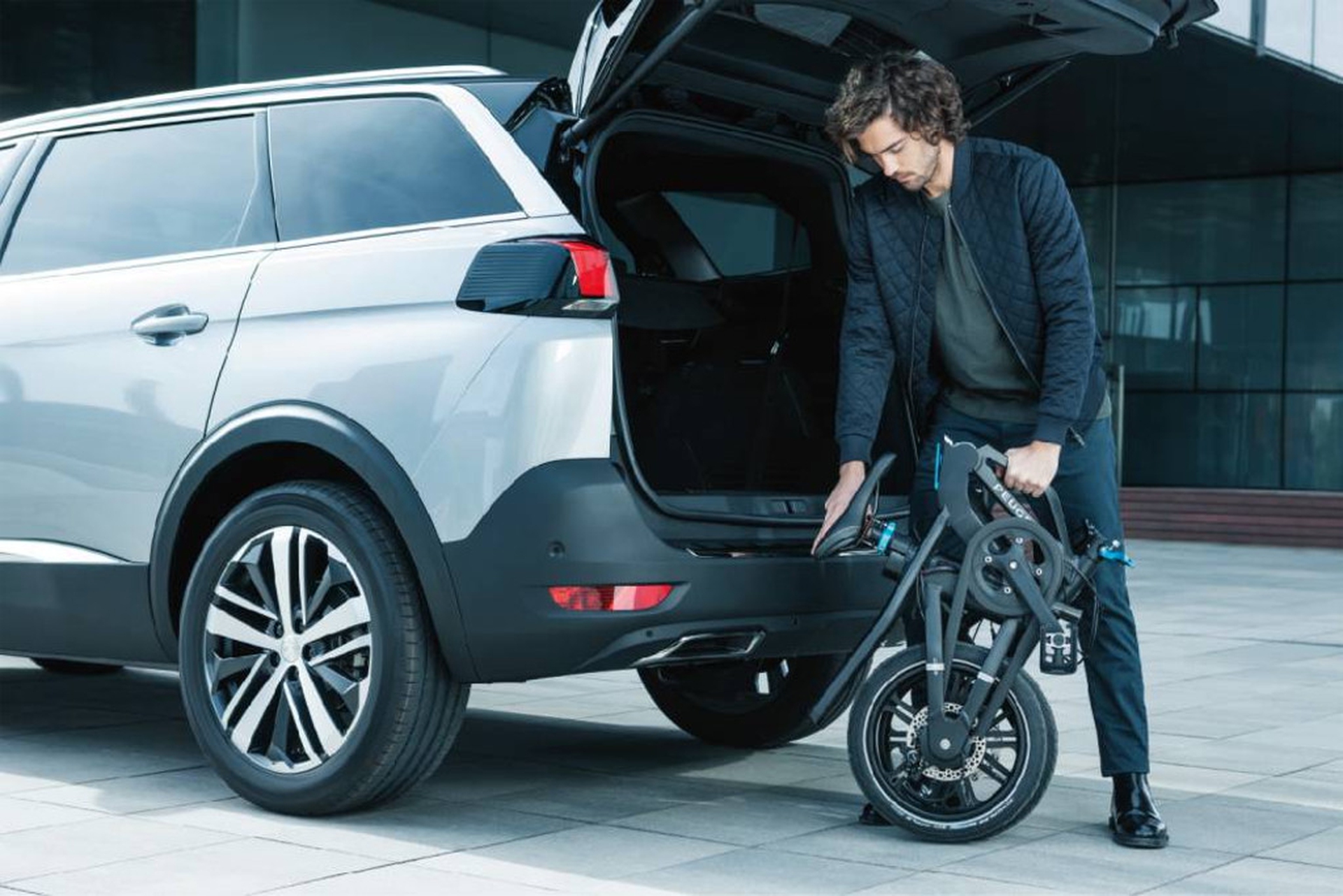 Pieghevole Peugeot in macchina