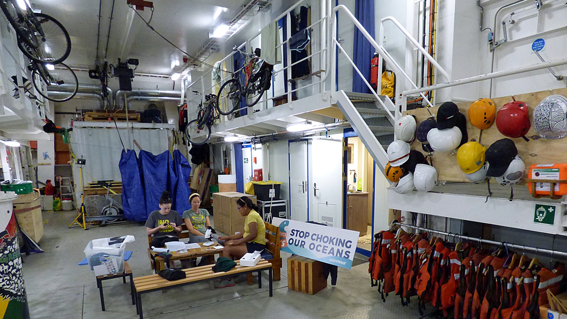 Interno nave Greenpeace