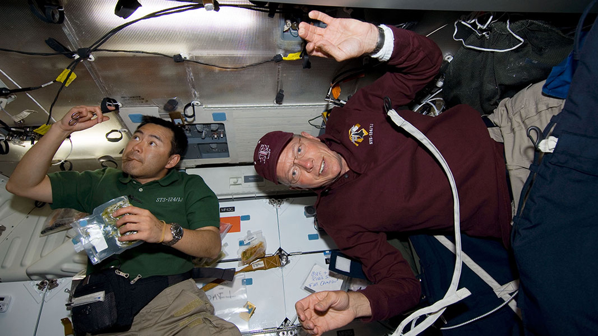 Cibo nello spazio. Dai cubetti dell'Apollo 13 ai legumi Slow Food di Samantha Cristoforetti