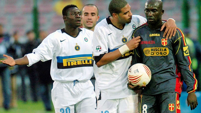 28 novembre 2005. Marc Zoro, 22 anni, nazionale della Costa d' Avorio e difensore del Messina, ha preso il pallone e si è diretto verso il quarto uomo: "Io non voglio più giocare, lei deve sospendere la partita per impedire questa vergogna".