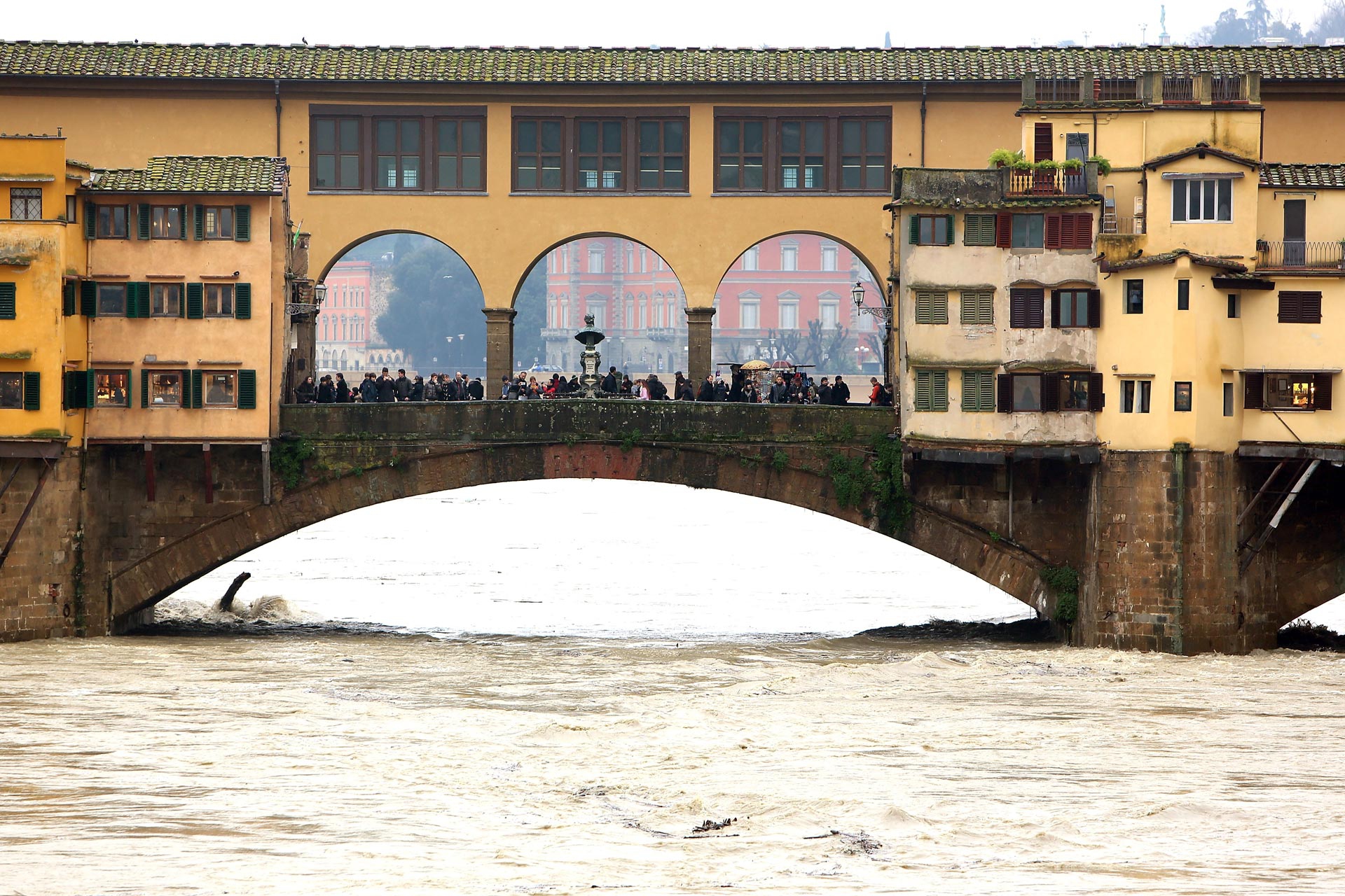 Le foto della piena dell'Arno a Firenze