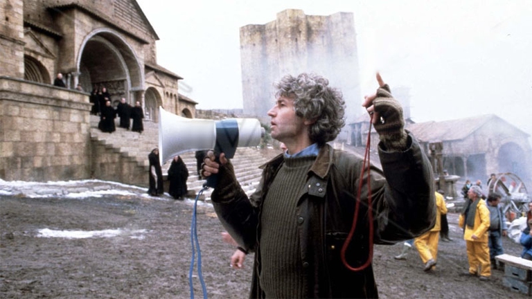 Umberto Eco ha detto, di Jean-Jacques Annaud: ''Annaud ha deciso di definire nei titoli di testa il suo film come 'un palinsesto dal Nome della rosa'. Un palinsesto è un manoscritto che conteneva un testo originale e che è stato grattato per scrivervi sopra un altro testo. Si tratta dunque di due testi diversi. Ed è bene che ciascuno abbia la sua vita. Annaud non va in giro a fornire chiavi di lettura del mio libro e credo che ad Annaud spiacerebbe se io andassi in giro a fornire chiavi di lettura del suo film''.