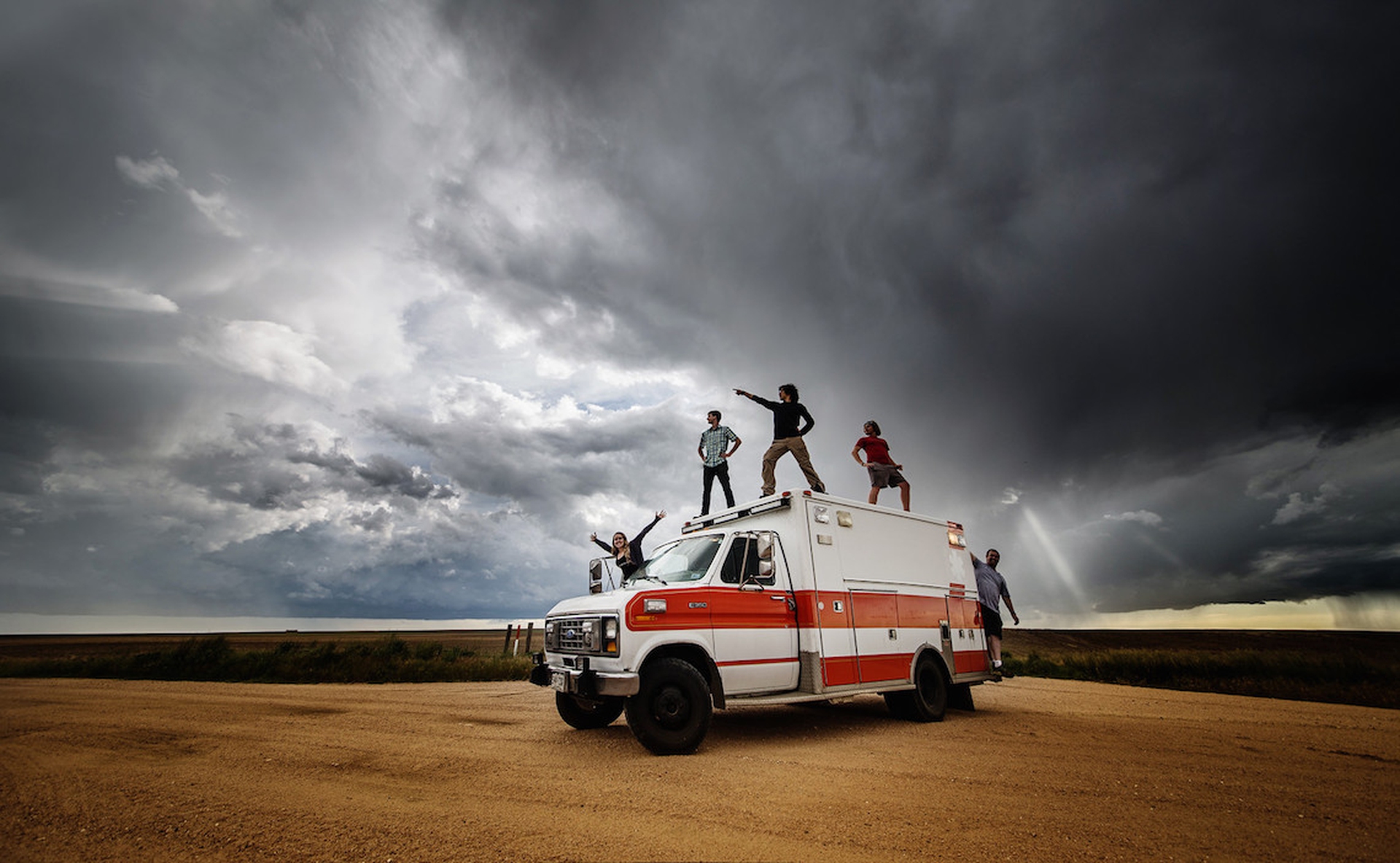 Dietro le quinte di The Surreal Stormchasing