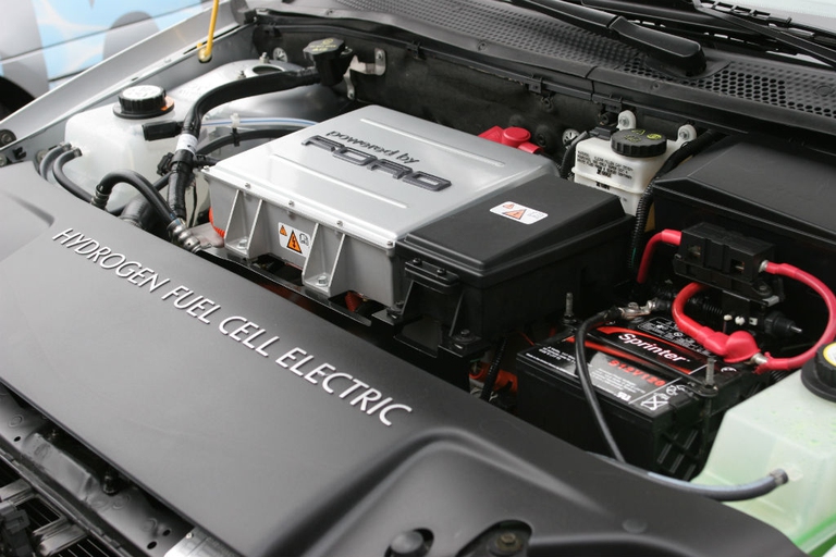 L'interno di un motore alimentato a idrogeno, in questo caso della casa americana Ford. Foto Ford.