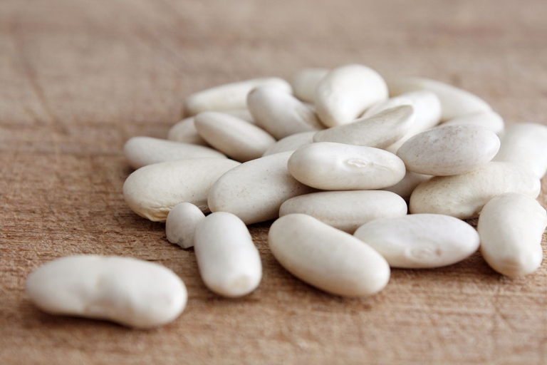 fagioli per crostini con crema di fagioli e tartufo bianco