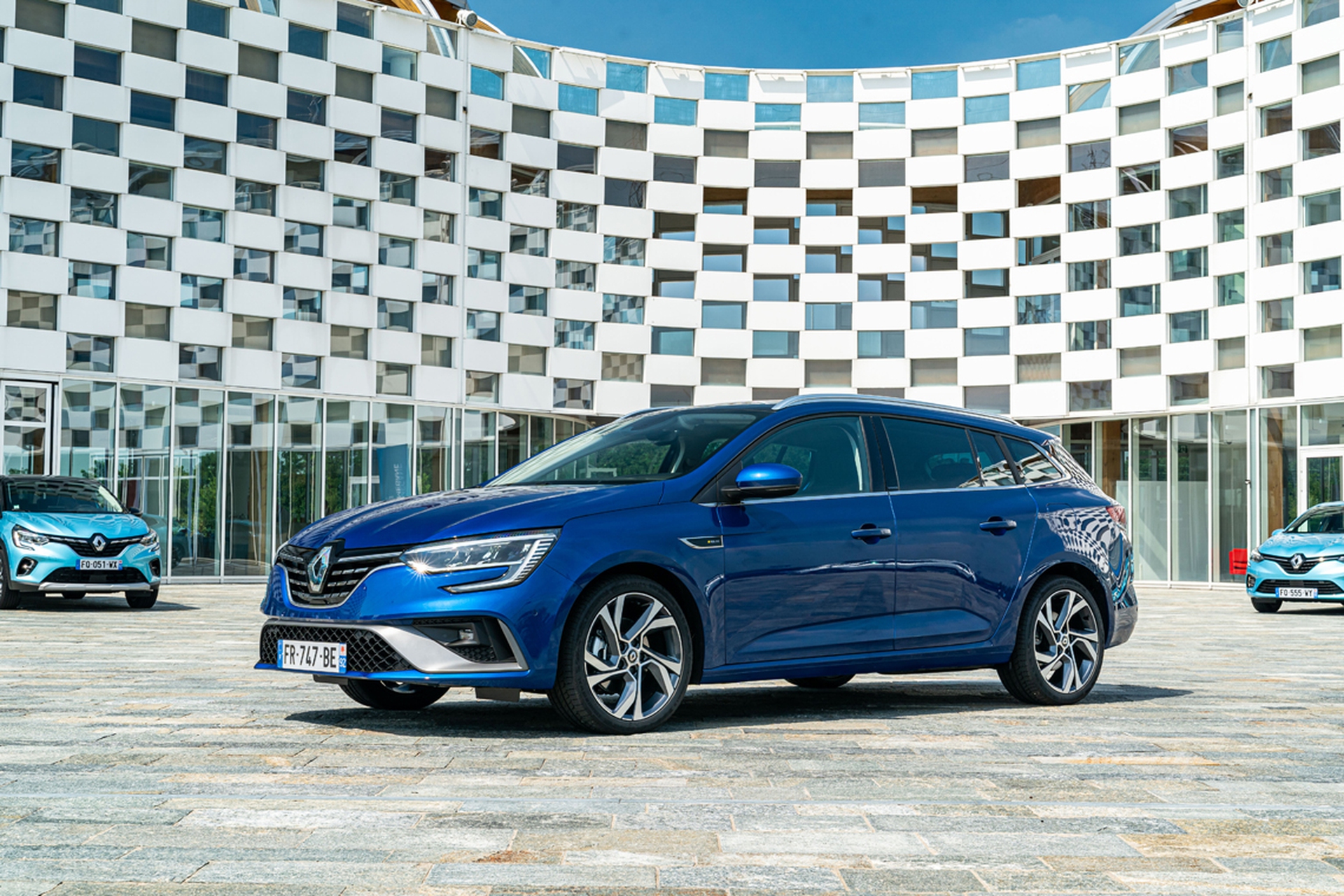 Renault-Megane-E-TECH-fianc