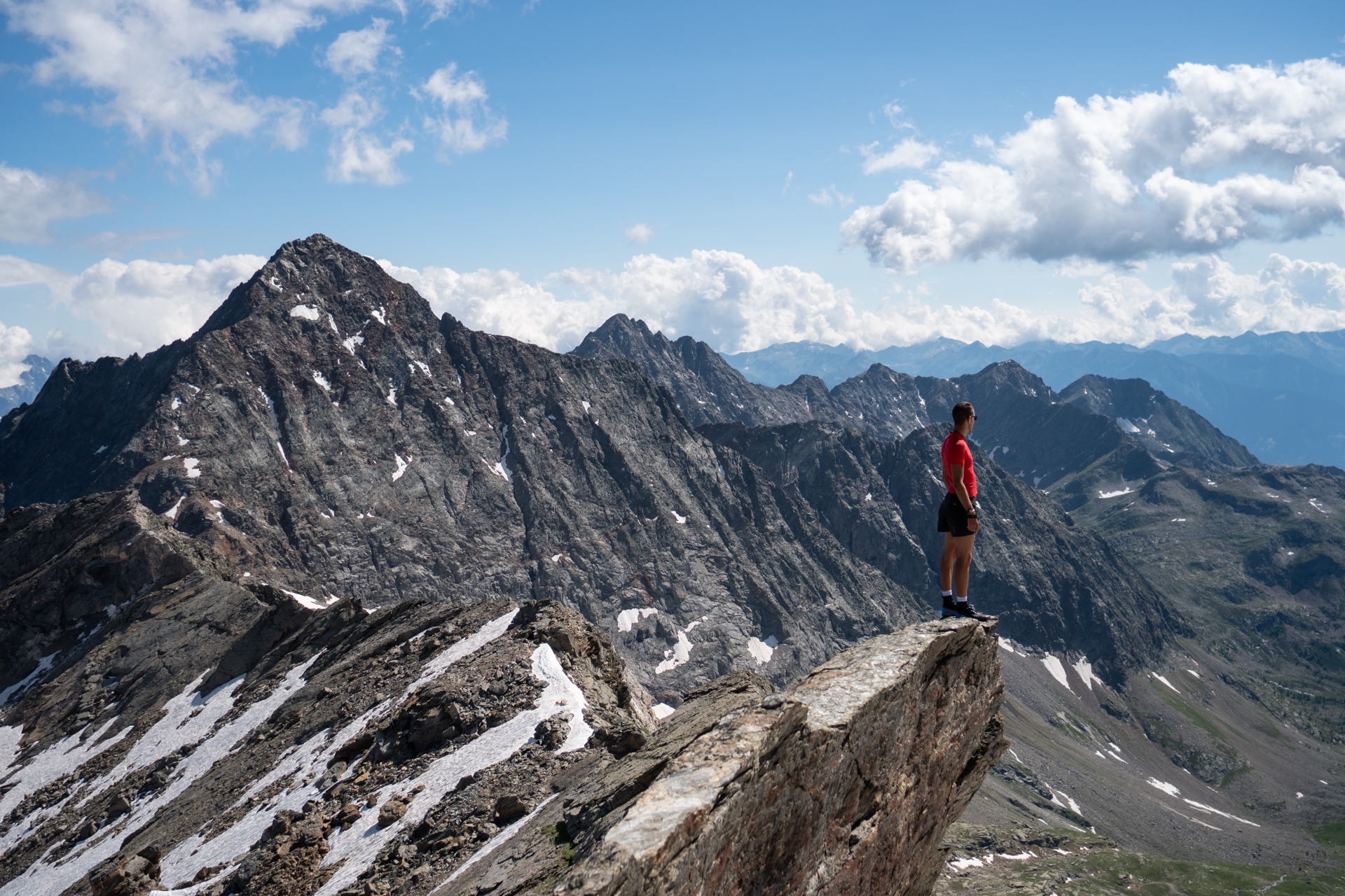 Ammirando la vista da Pizzo Scalino. Valtellina_Lombardia