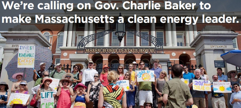 Cittadini del Massachusetts che protestano a favore delle rinnovabili. Fonte: Toxics Action Center