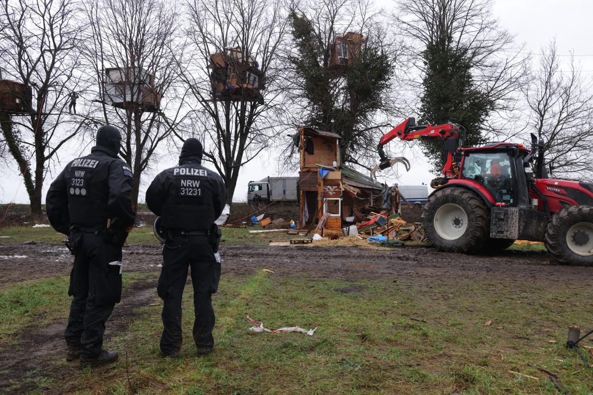 Police Begin Eviction Of Luetzerath Activists At Garzweiler II Coal Mine