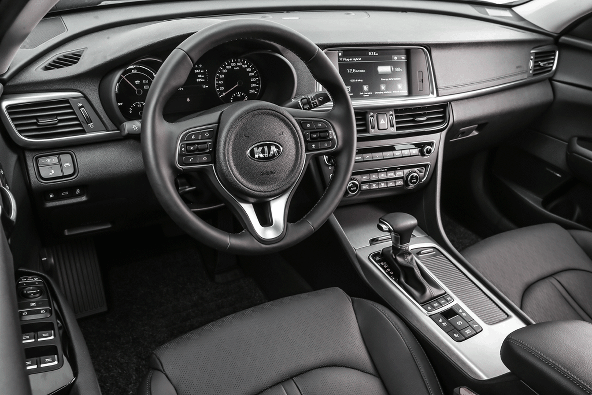 KiaOptimaPHEV-plancia
