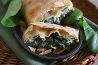 Rotolo di spinaci con pasta sfoglia alla greca, la ricetta