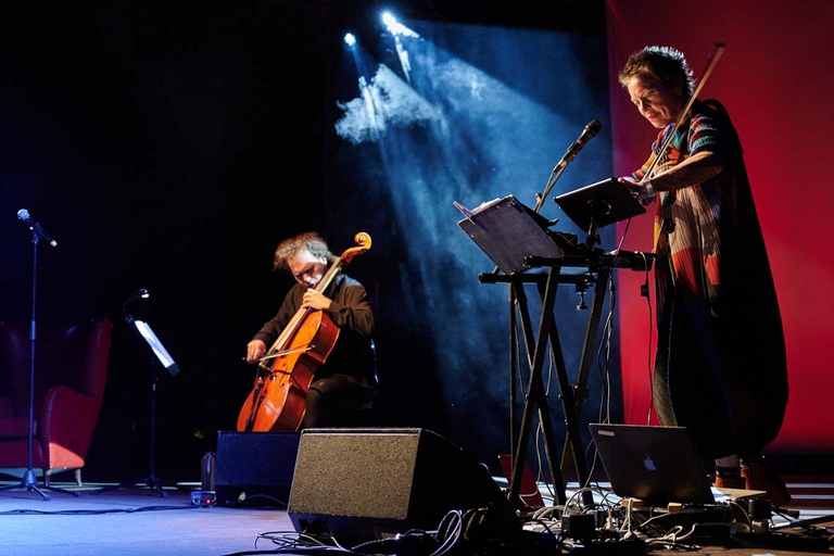 Laurie Anderson con Rubin Kodheli al contrabbasso a Terraforma