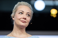 Un tribunale di Mosca ordina l’arresto di Yulia Navalnaya