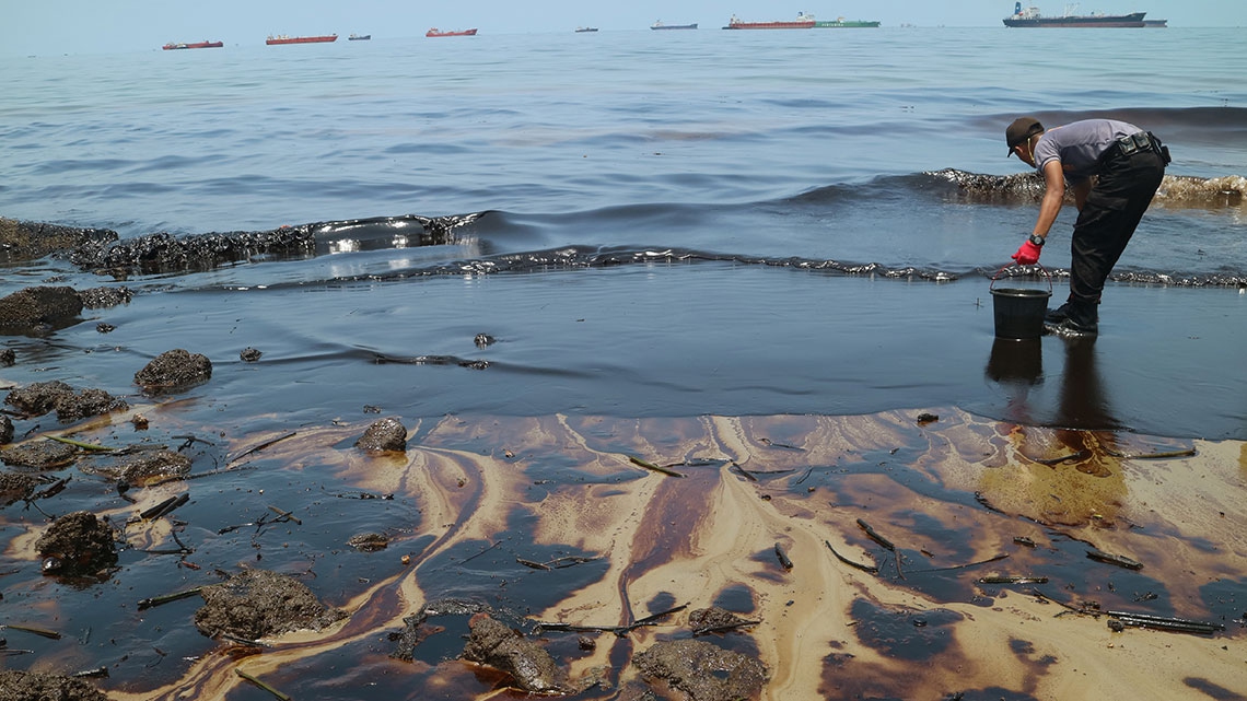 Balikpapan Oil Spill, 5 Dead As A State Of Emergency Is Declared In ...