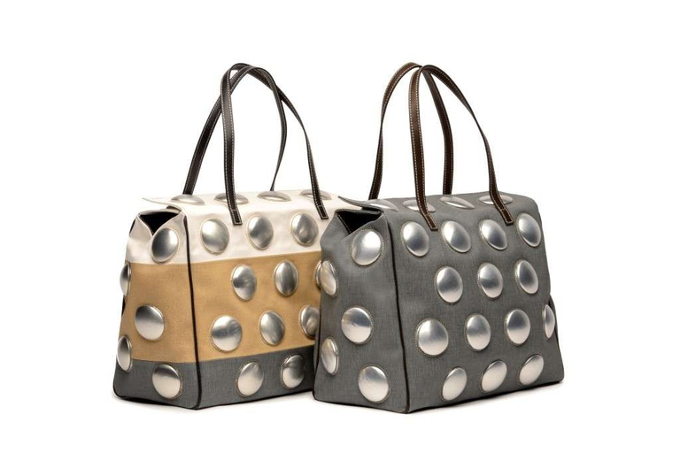 Le borse di Carmina Campus, realizzate riciclando fondi di lattine 