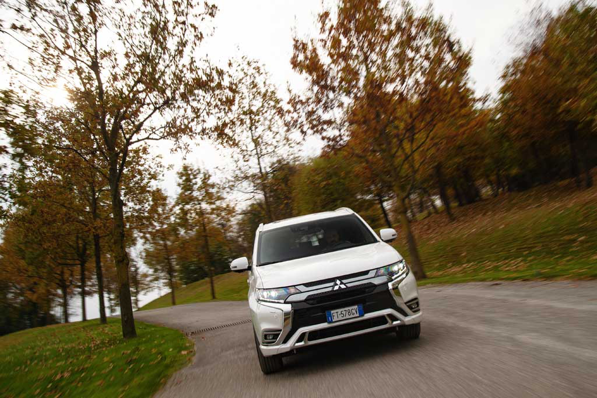 mitsubishi-outlander-phev-m