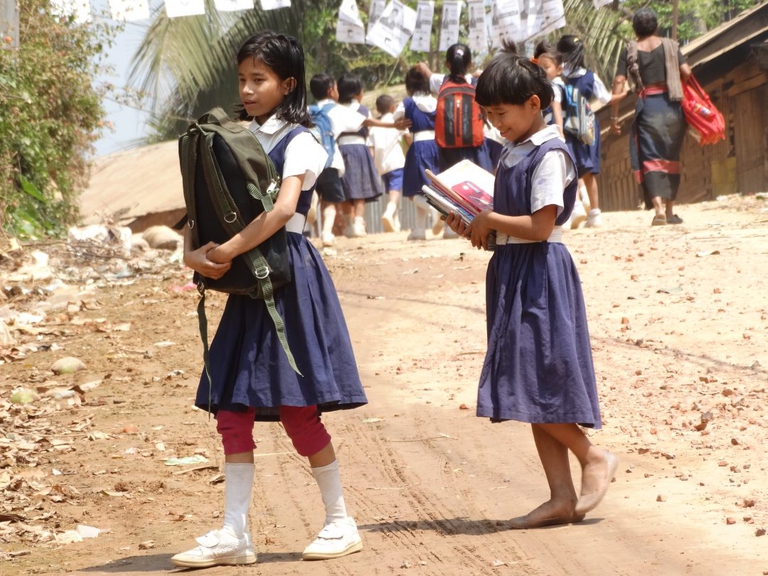 Giovani indigeni del Bangladesh