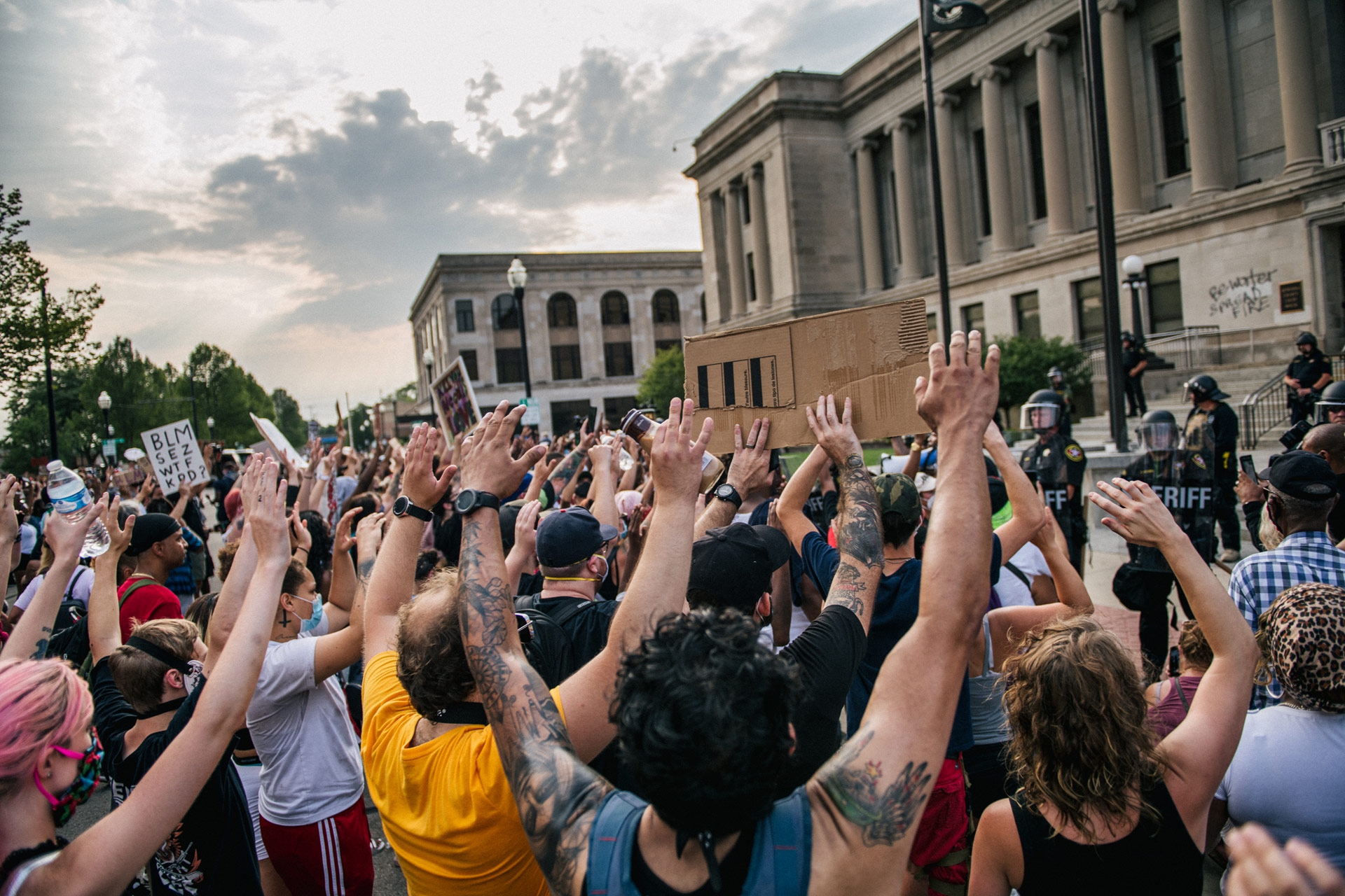 La folla manifesta per Jacob Blake