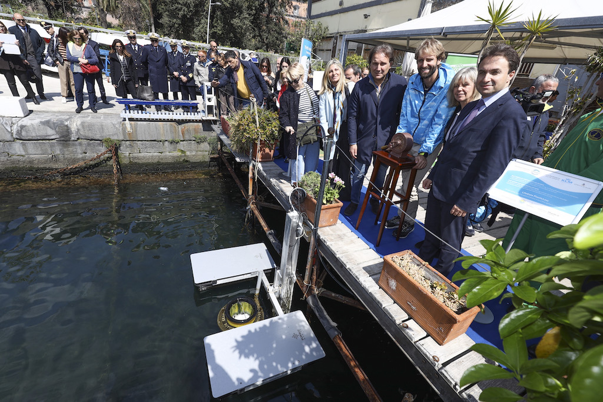 Il Seabin di LifeGate PlasticLess a Napoli grazie a KLM e Armata di Mare