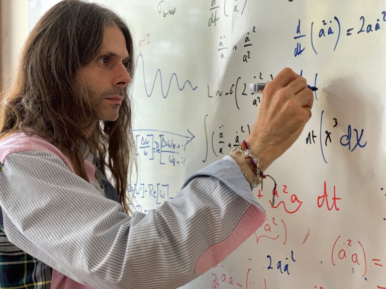 Aurélien Barrau durante una lezione