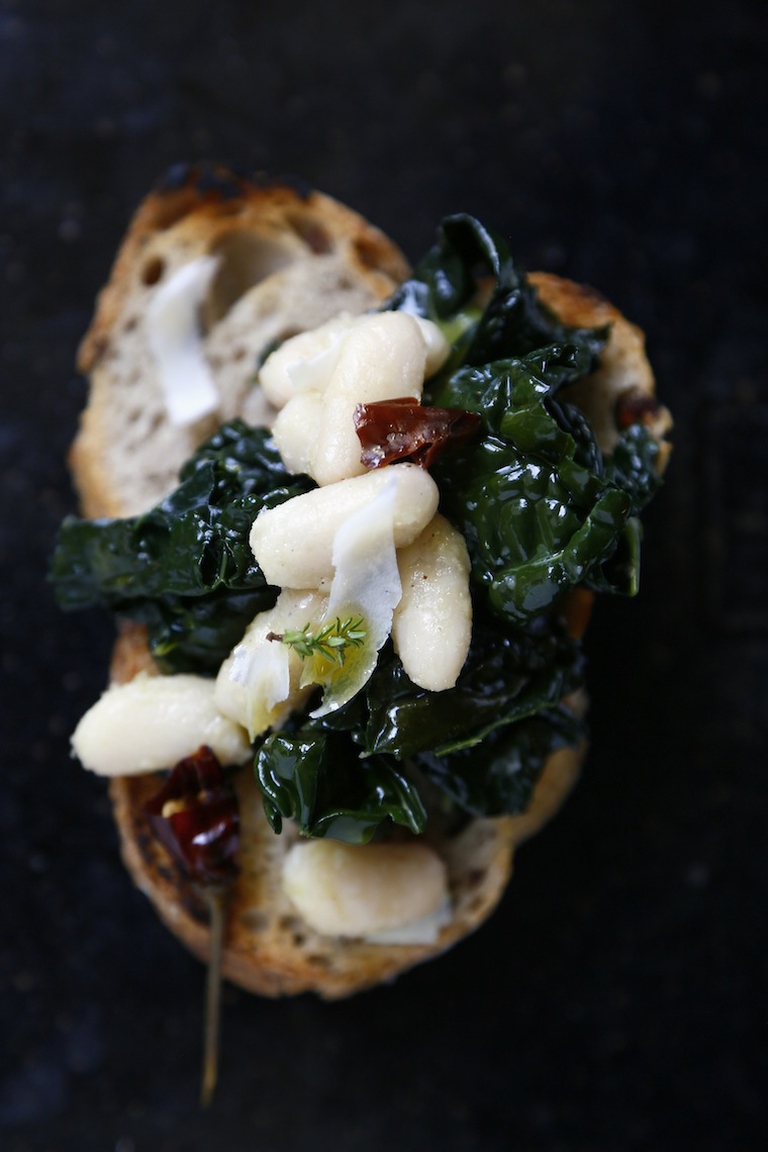 Bruschetta piccante cavolo nero e cannellini - LifeGate