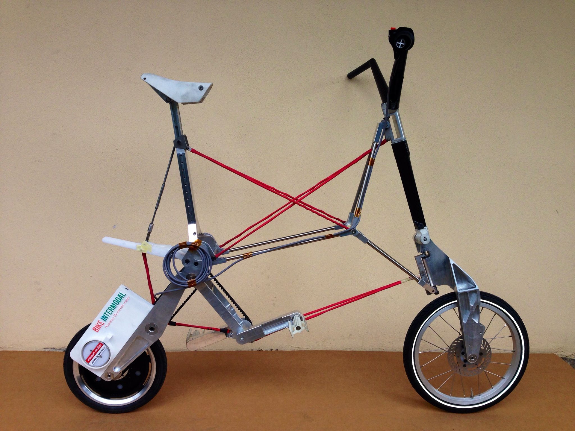 L'evoluzione della bicicletta. Pieghevole, elettrica e riciclabile