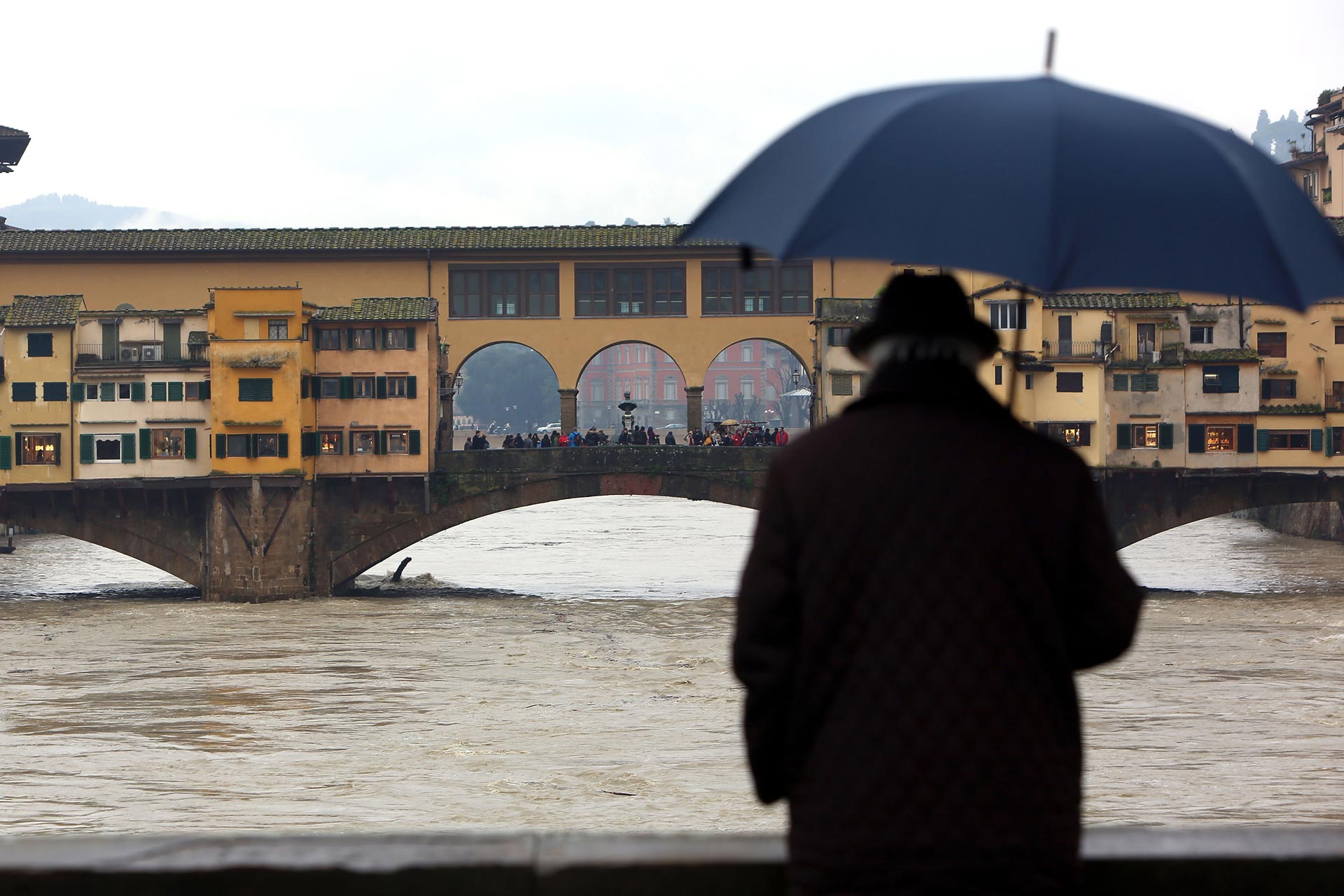 Le foto della piena dell'Arno a Firenze